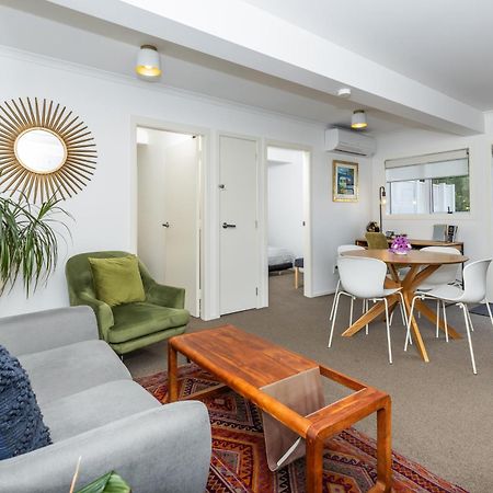 2 Bedroom Home Away From Home Near Cbd & Private Parking Hamilton Exterior foto