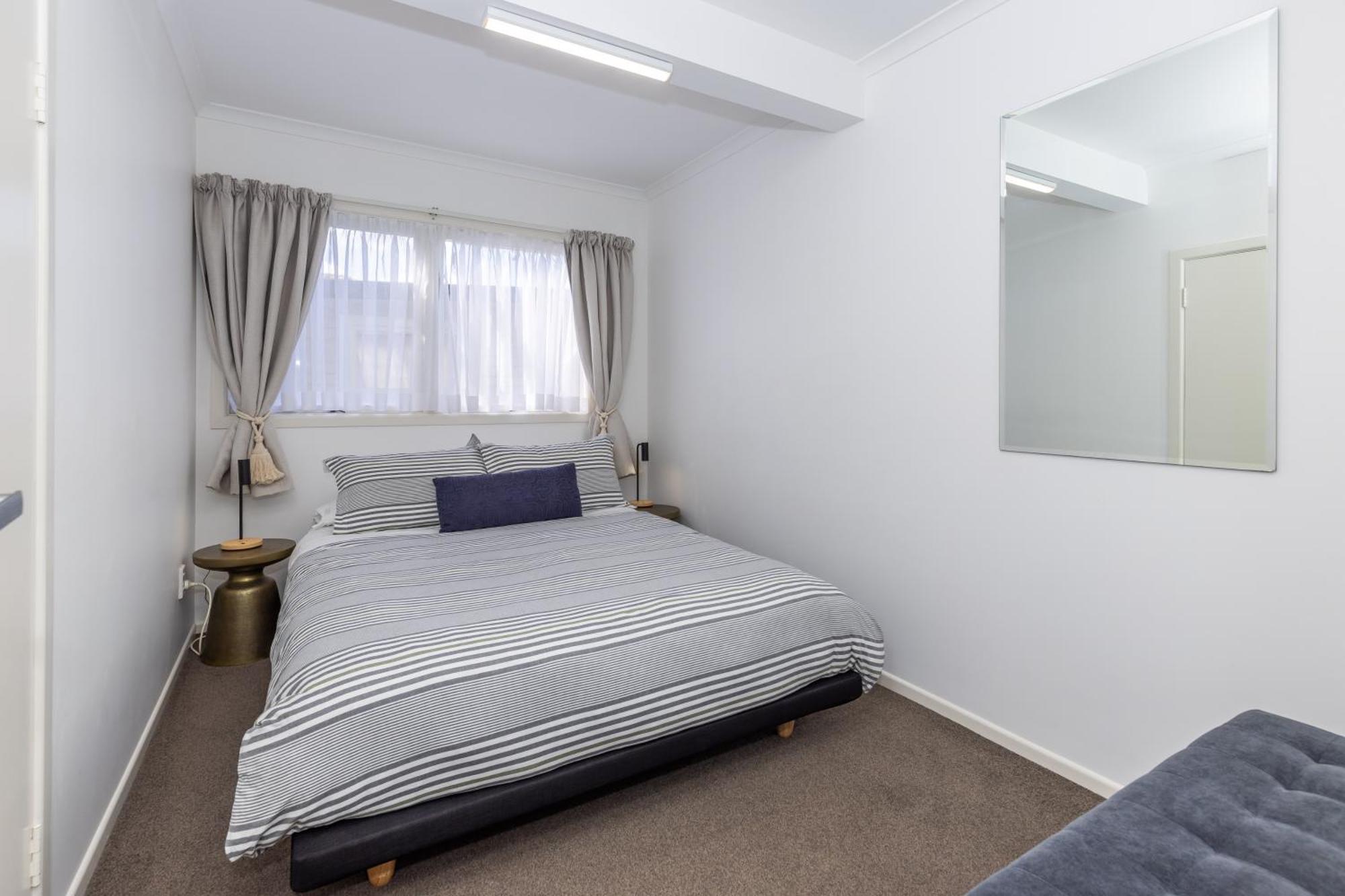 2 Bedroom Home Away From Home Near Cbd & Private Parking Hamilton Exterior foto
