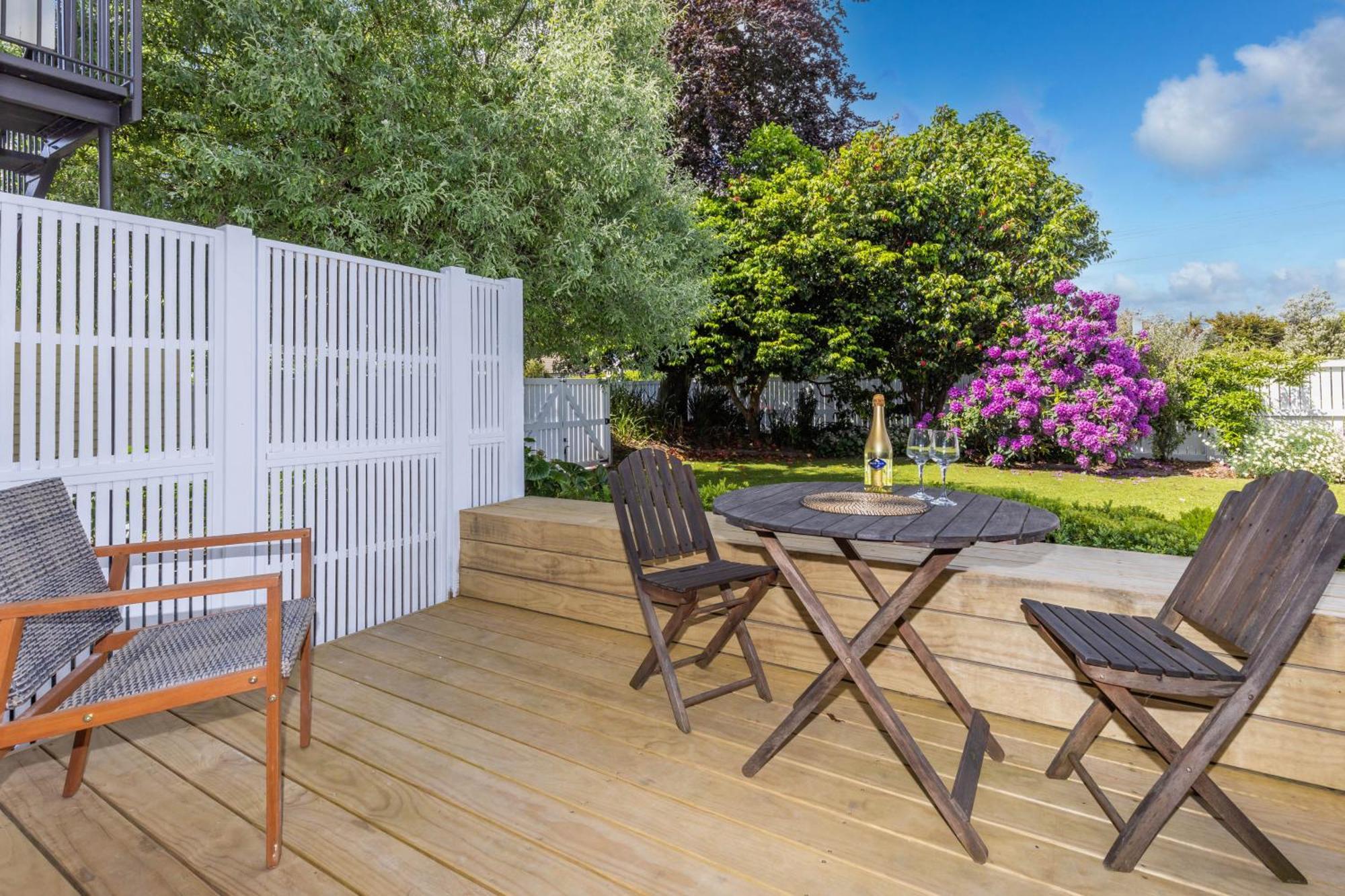 2 Bedroom Home Away From Home Near Cbd & Private Parking Hamilton Exterior foto